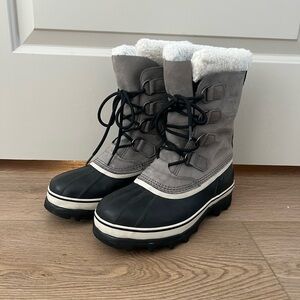Sorel Caribou Boot - Shale/stone color Size 8 women’s